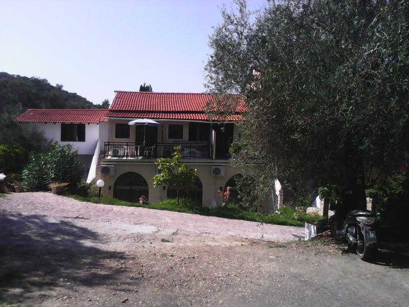 Apartament Dina's Mesongí